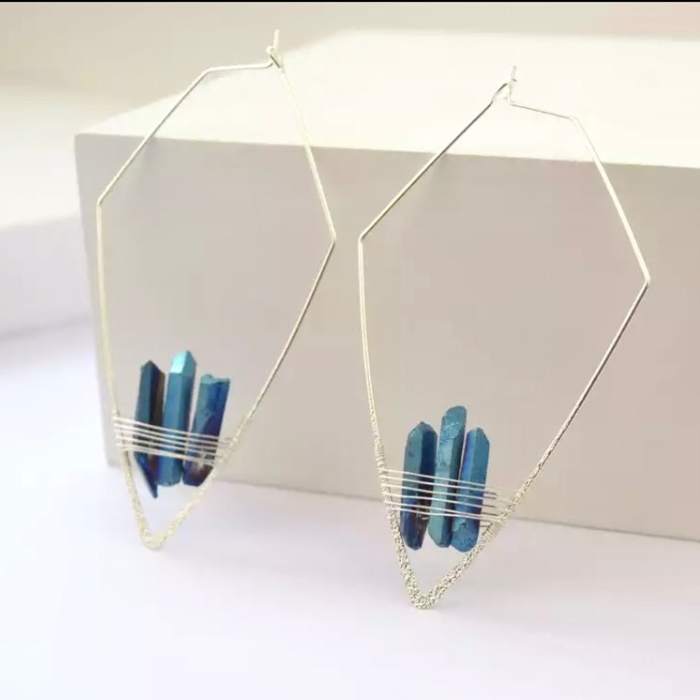 Elegant Quartz Crystal Geometric Hoop Boho Earring - Picture 14 of 16